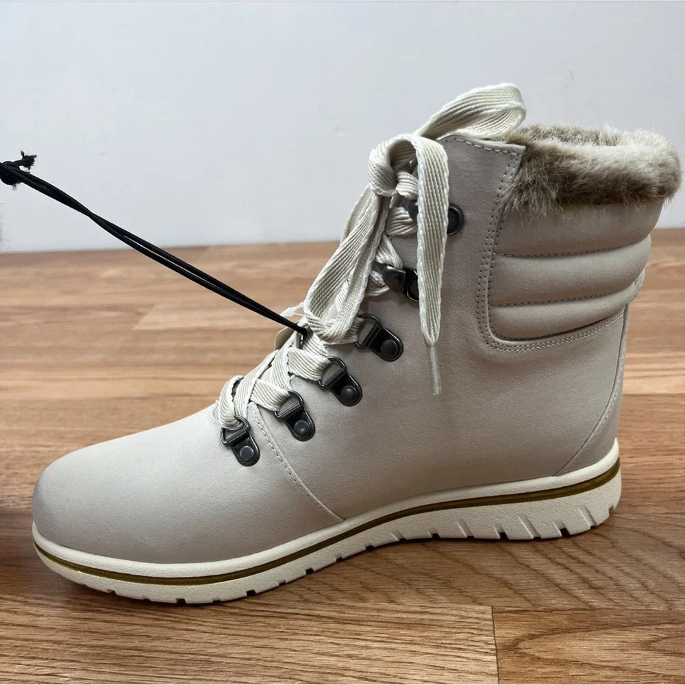 St. John's Bay SJB Hayward White Boots Women's Size 9 NEW‎